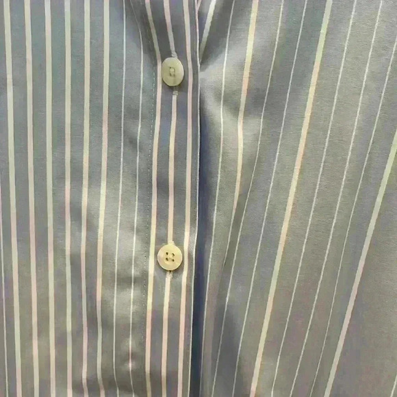 Chicos no iron oversized top button down - Picture 5 of 7